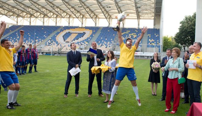 Sub privirile Familiei Regale! Frontiera Tomis Constanţa a cucerit Cupa Regelui la oină - sub-1625666757.jpg