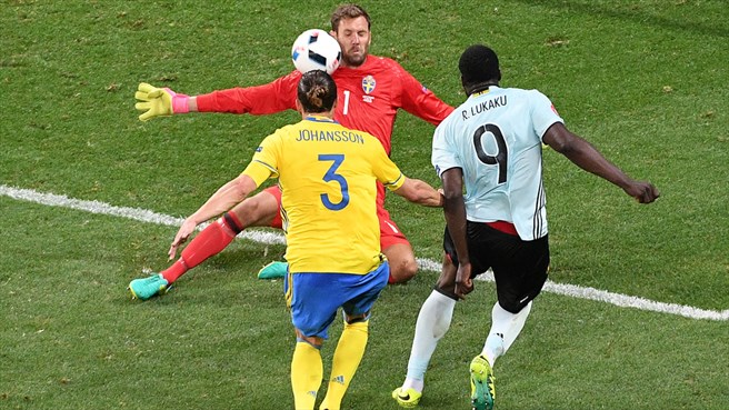Galerie foto. Ultimul meci pentru Zlatan Ibrahimovic în tricoul Suediei - suedia2-1466666824.jpg