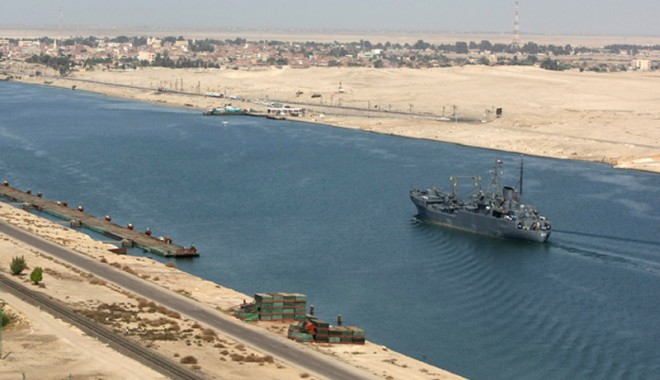 Mărfurile importate din Orient se vor scumpi la trecerea prin Suez - suez-1323014985.jpg