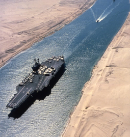 Muncitorii egipteni amenință cu blocarea navigației  pe Canalul Suez - suez20canal-1310402727.jpg
