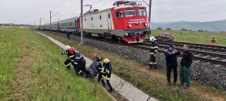 O persoană a murit după ce s-a aruncat în fața unui marfar. Traficul trenurilor, dat peste cap