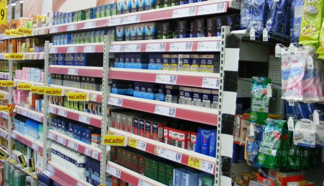 Un bărbat a fost prins în timp ce fura…produse cosmetice - super1355132359-1363178208.jpg