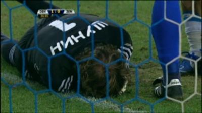 Meciul Dinamo-Zenit, suspendat din cauza unei petarde care l-a rănit grav pe portar! - superdansebatecumilionariidelaze-1353171809.jpg