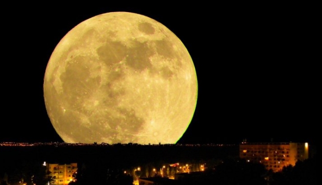 SE ÎNTÂMPLĂ PENTRU PRIMA DATĂ ÎN ACEST SECOL! Detalii incredibile despre SUPELUNA din zilele următoare - superluna14noiembrie63375300-1478938915.jpg