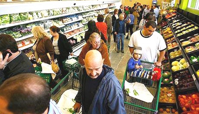 Câte alimente au aruncat magazinele constănțene de pe rafturi, după Sărbătorile Pascale - supermarket-1368436414.jpg
