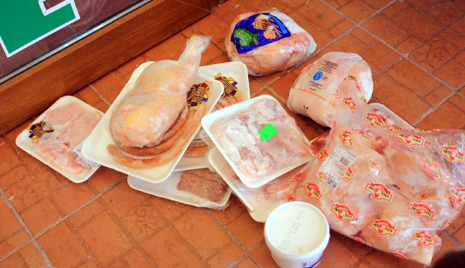 Supermarketurile și depozitele alimentare, luate la puricat de inspectorii sanitari - supermarketuricontroaledsv-1476892420.jpg