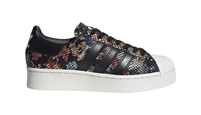 Adidas Superstar, adidașii care te transformă dintr-un om obișnuit într-o vedetă - superstar-1622187322.jpg