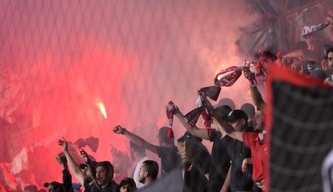 Liga 1: Fanii lui Dinamo i-au atacat pe jucători după înfrângerea cu Chindia Târgoviște - suporteri-1566027412.jpg