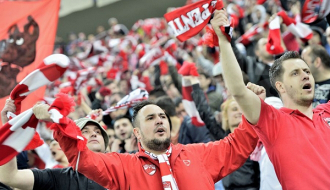 S-au oficializat două plecări de la Dinamo! - suporteridinamo1512028556-1535550087.jpg
