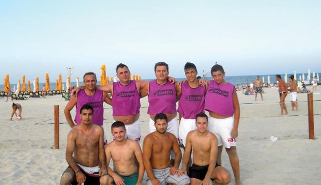 Galeriile din Liga 1 s-au ciocnit la Mamaia - suporteriplajamamaia-1311363992.jpg