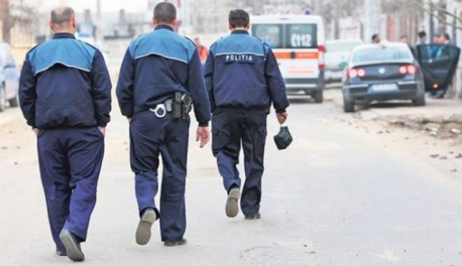 Sute de persoane supravegheate de polițiști - supravegheati-1450633472.jpg