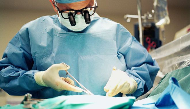 Revoluție în lumea medicinei! Un rinichi de porc continuă să funcţioneze în corpul unui om