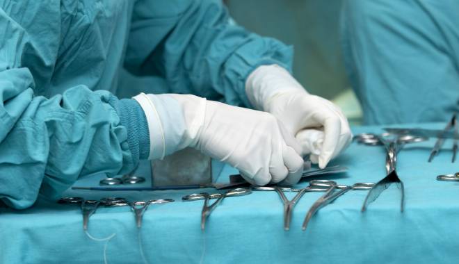 Ce au decis procurorii în cazul medicului care și-a înjunghiat colegul cu bisturiul, în sala de operații - surgery-1453123373.jpg
