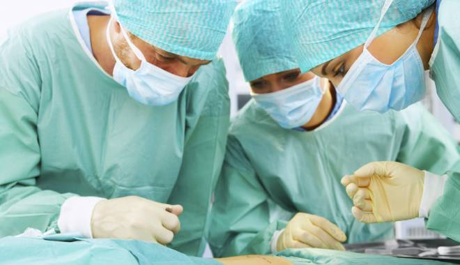 Premieră medicală: O proteză de picior poate simula senzațiile membrului amputat - surgery2-1433774672.jpg