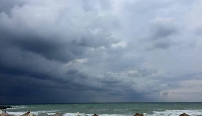 Cod galben de ploi, la Constanța. Norii au făcut spectacol la Eforie - sursafotoeforieonline-1440074164.jpg