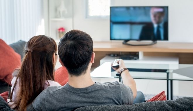 De unde se informează românii? Televiziunea rămâne cel mai accesat canal de informare - surse-de-informare-1692903955.jpg