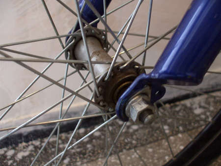 Biciclist lovit mortal de camionul unei școli de șoferi - suruburiroatabicicletafata-1365245713.jpg