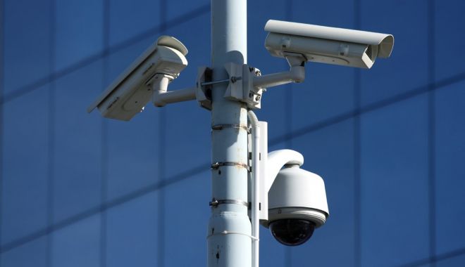 Amendă pentru GDPR: o firmă folosea camere de supraveghere fără informarea angajaților - surv3-1565111726.jpg