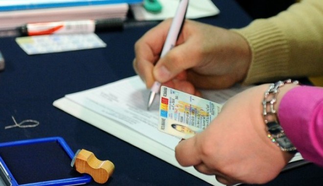 Angajații de la Evidența Persoanelor vor merge pe teren ca să facă buletine! - sus-1354475024.jpg