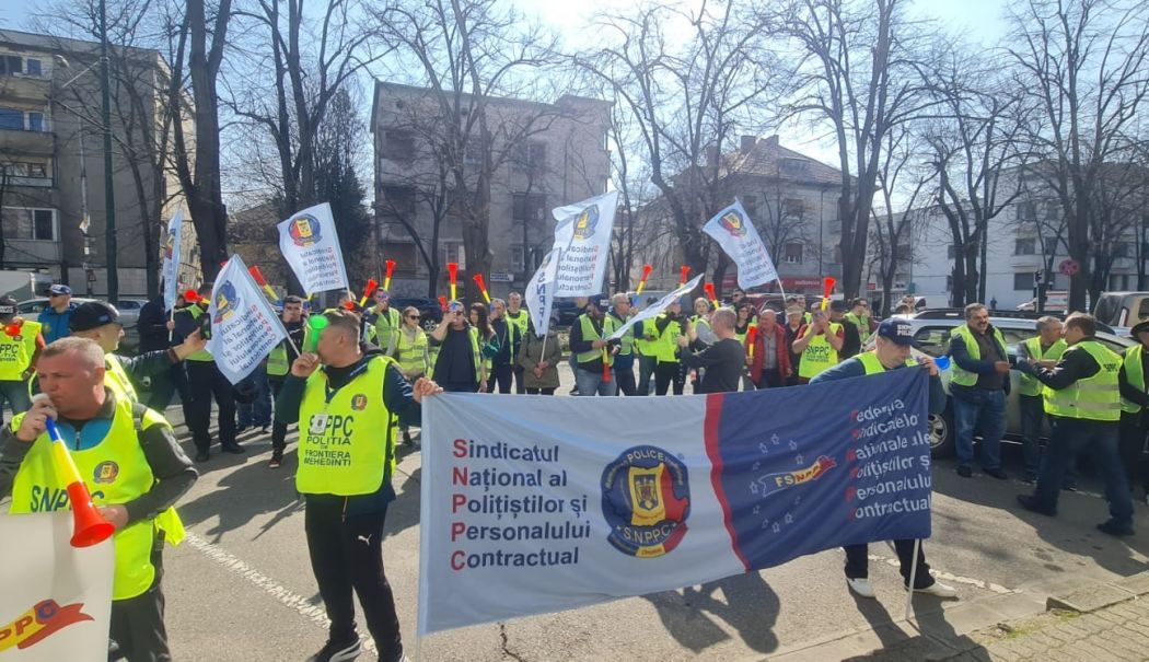 Polițiștii vor salarii mai mari și se revoltă! 
