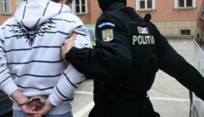 Suspectul din jaful de la Poșta Medgidia care s-a predat a fost arestat - suspectuldinjafmedgidiaarestat-1392838731.jpg