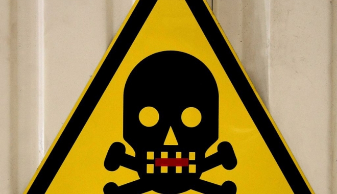 Sute de tone  de substanțe toxice, confiscate la Constanța - sute-1464367527.jpg