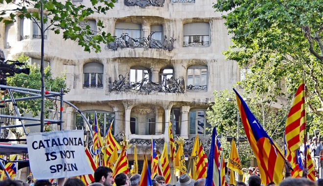 Sute de primari din Catalonia,  reuniți la Barcelona, în sprijinul referendumului de autodeterminare - sute-1505648323.jpg