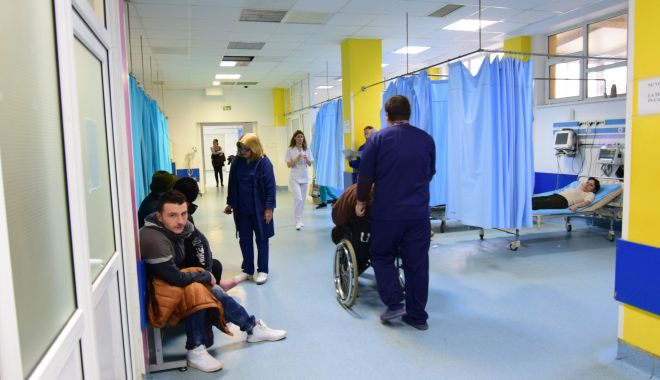 Unii au lucrat, alții s-au distrat. Val de bolnavi și amenzi usturătoare în ultima minivacanță - sutedebolnavi3-1556903377.jpg