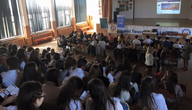 Sute de elevi din Mangalia, interesați de studii în America - sutedeelevi-1475167641.jpg