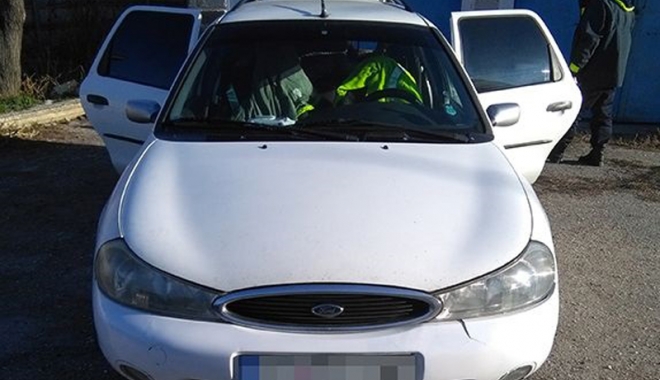 Sute de litri de motorină, confiscate din portbagajul unor constănțeni - sutedelitri1-1482166443.jpg