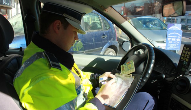 Sute de nereguli depistate  în urma unui control în trafic - sutedenereguli-1407260683.jpg