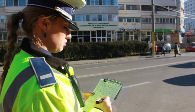 Sute de pietoni, sancționați de polițiști - sutedepietoniamendati-1393443901.jpg