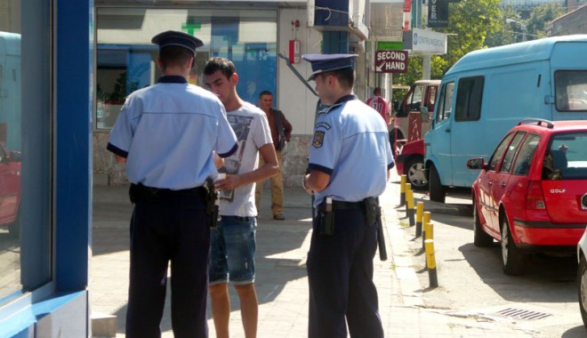 Sute de polițiști pe străzi, în Duminica Floriilor - sutedepolitistipestrazi-1397403553.jpg