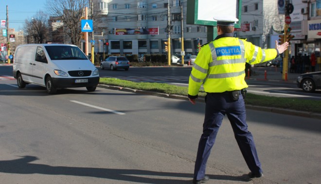 Sute de șoferi, prinși în ofsaid de rutieriști - sutedesoferi-1396026523.jpg
