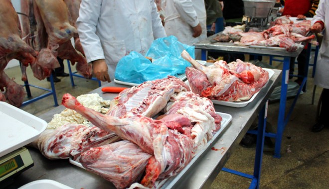 Sute de kilograme de carne de miel, confiscate din piețele din Constanța - sutekilogramecarnemiel-1397755129.jpg