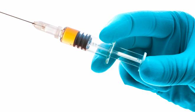 România, la masa discuțiilor cu OMS pe tema vaccinării - syringevaccination-1442238659.jpg