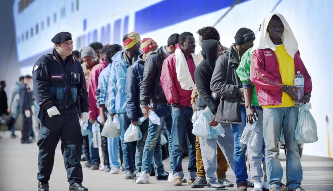 O altă tabără de circa 2.000  de migranți, evacuată la Paris - tabaraimigrantiparis-1465215836.jpg