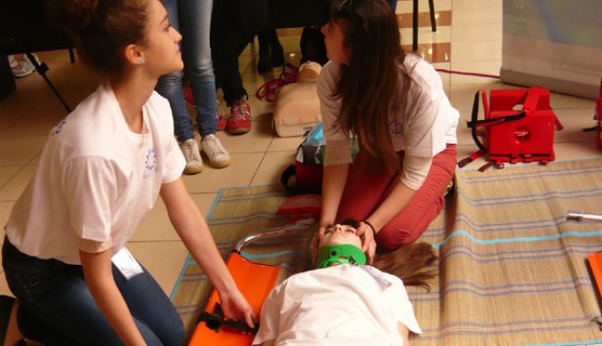 Tabără tematică  pentru elevii voluntari  din Constanța - tabaratematicapentruelevi-1396026839.jpg
