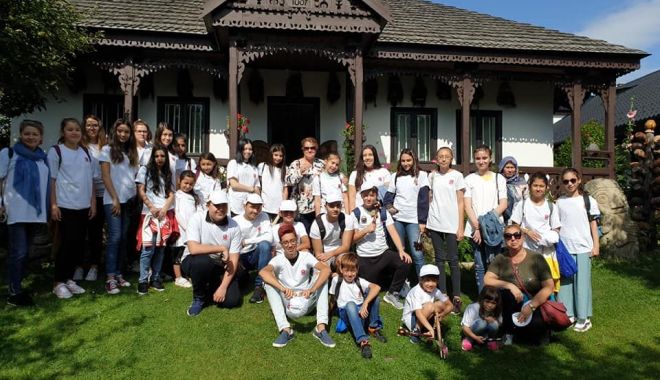 Elevi de etnie turcă, în tabăra organizată de UDTR la Agapia - tabaraudtr2-1565365259.jpg