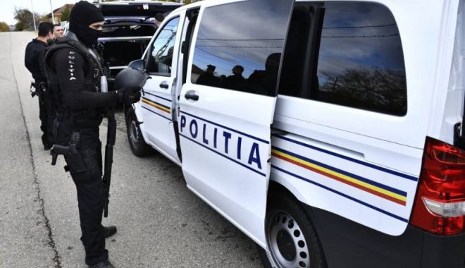 Reţea de tablouri false descoperită de poliţişti la o galerie de artă din Capitală - tablouri-1639675522.jpg