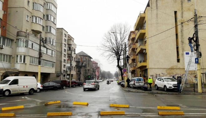 Primăria Constanța a dispus îndepărtarea cablurilor aeriene - taierecablu2-1489327784.jpg