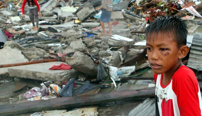Crucea Roșie lansează un apel umanitar pentru victimele taifunului care a devastat Filipine - taifun-1384444276.jpg