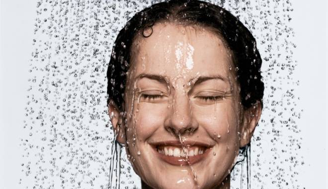 Baie sau duș: care e mai sănătos? - takeashower-1417006003.jpg