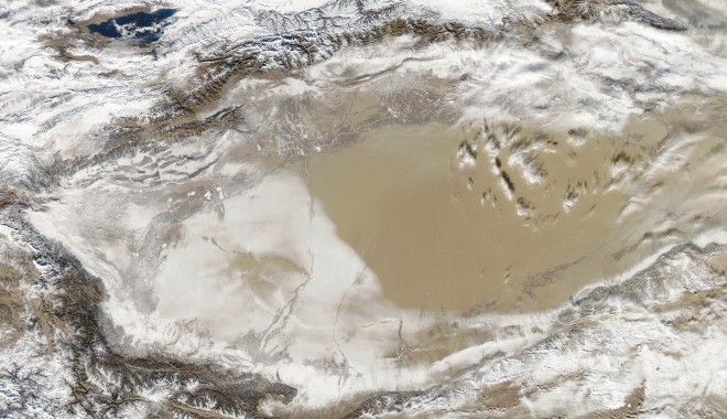 Fenomen rar în China: NASA a surprins un deșert acoperit de zăpadă - taklimakanamo2013002lrg-1357200726.jpg