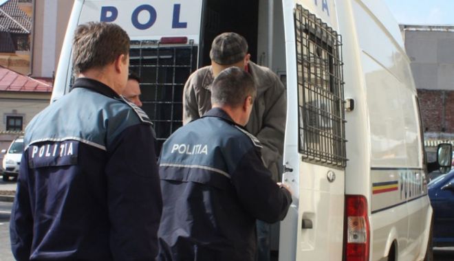 Doi bărbați, reținuți după ce au tâlhărit o femeie pentru… 12 lei - talharie1495813716-1524727265.jpg