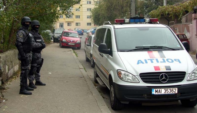 Tâlhari periculoși prinși de polițiștii constănțeni. Își băteau crunt victimele înainte de a le jefui - talharipericulosiprinsipolitisti-1412100527.jpg