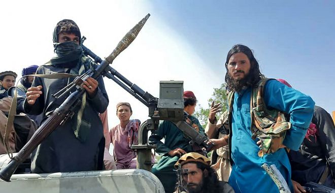 Talibanii au reținut la sol 6 avioane care urmau să evacueze 1600 de persoane - talibani-1630909316.jpg