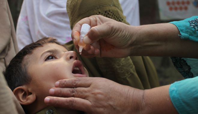 Talibanii au dat undă verde vaccinării împotriva poliomielitei - talibaniiaudat-1634565066.jpg