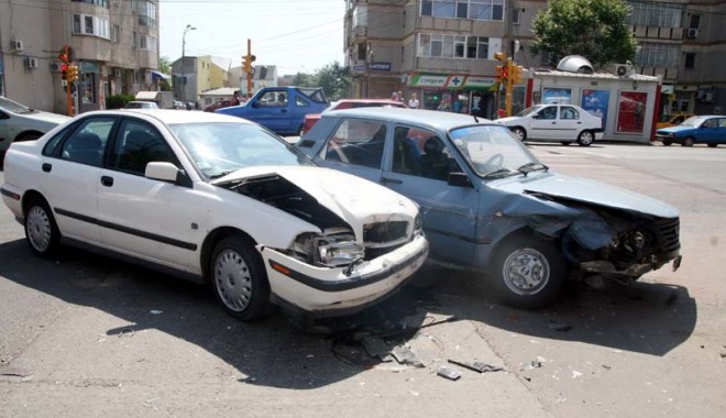 SCHIMBĂRI LA RCA / Ai fost implicat într-un accident rutier? Iată cine te va despăgubi - tamponaremasini-1349286793.jpg