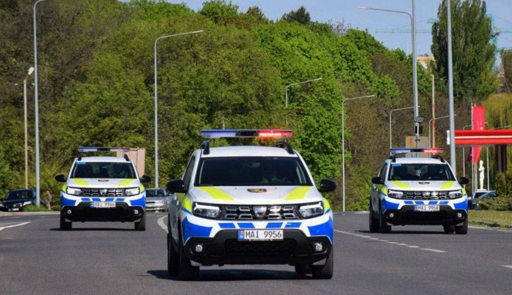 Tânăr şofer, urmărit de poliţie prin două judeţe după ce a bătut un bărbat într-o benzinărie